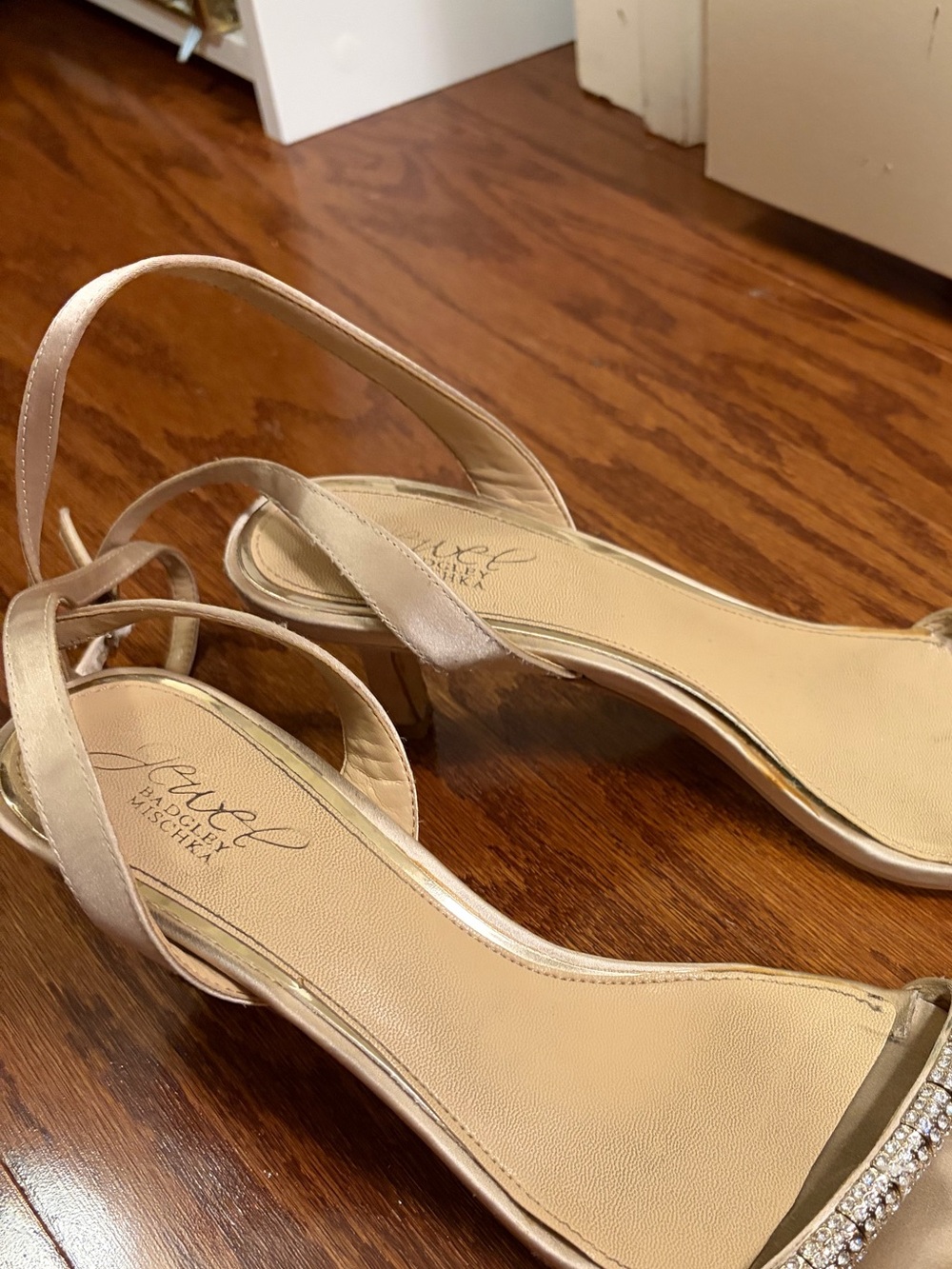 Jewel 💎 Badgley Mischka Women's Champagne Satin Slingback Heels